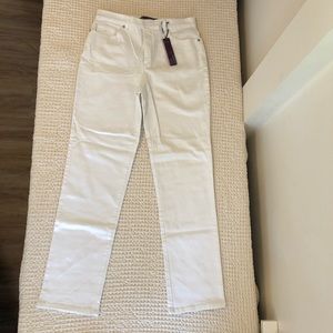 Gloria Vanderbilt Women’s Size 10 White Jeans